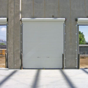 Cortinas enrollables para aplicaciones industriales e institucionales